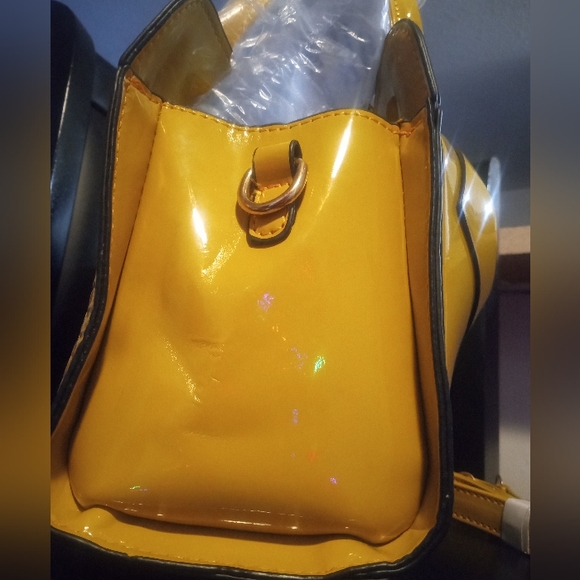 New Handbag - Picture 8 of 9